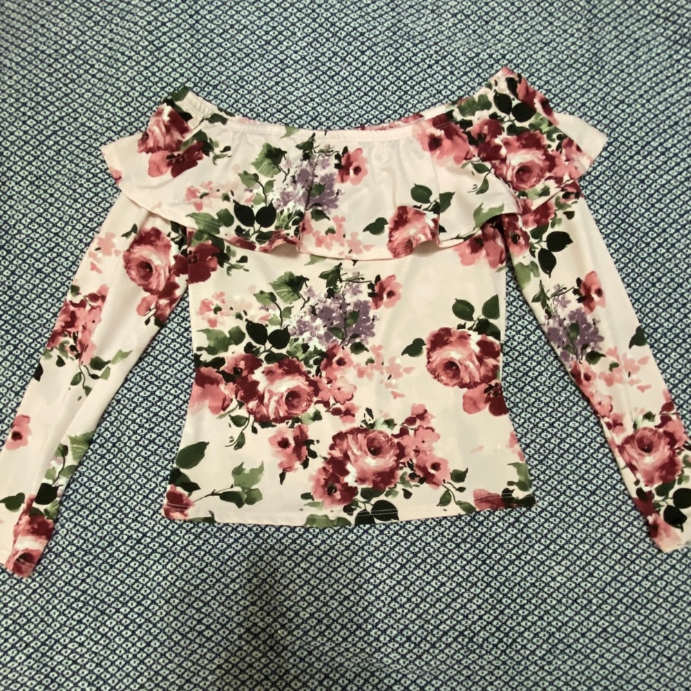 Off the shoulders long sleeve blouse